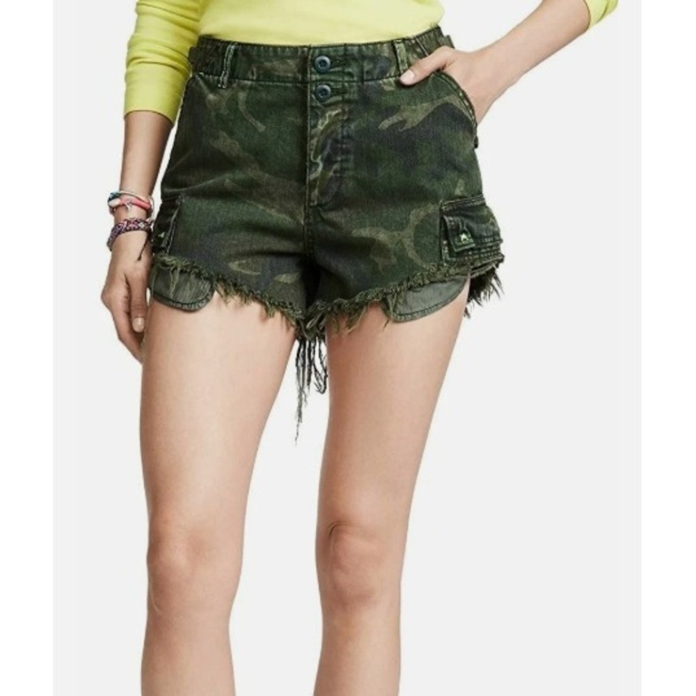Free People Commander Cutoff Shorts size 6 Green Camo Frayed Hem Utility